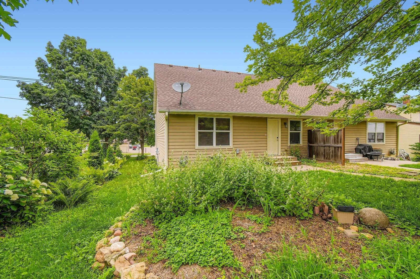 314 7th Street East - Web Quality - 029 - 30 Exterior Rear Edit.jpg