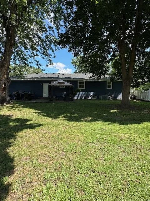 Back of house & yard.jpg