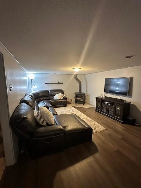Lower Level Seating Area-2.jpg