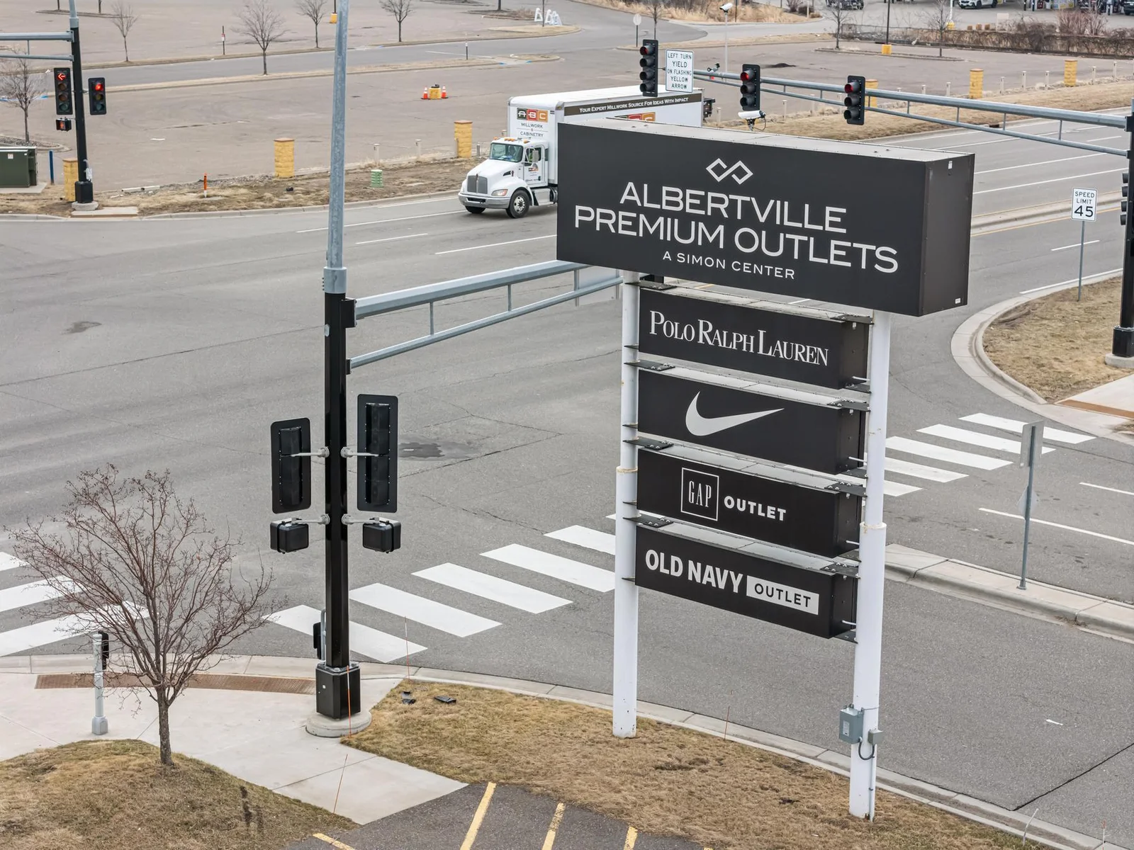 Albertville Outlet Mall nearby (2).jpg