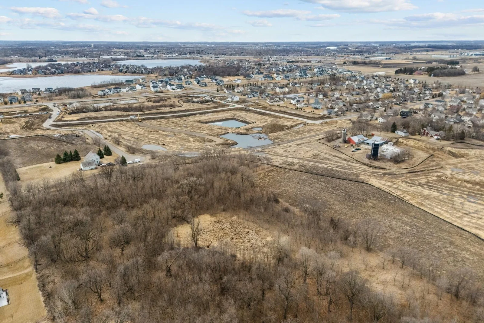 Prairie Crossing with nearby lakes.jpg