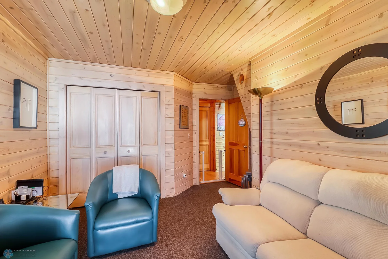 Familyroom1_3.jpg
