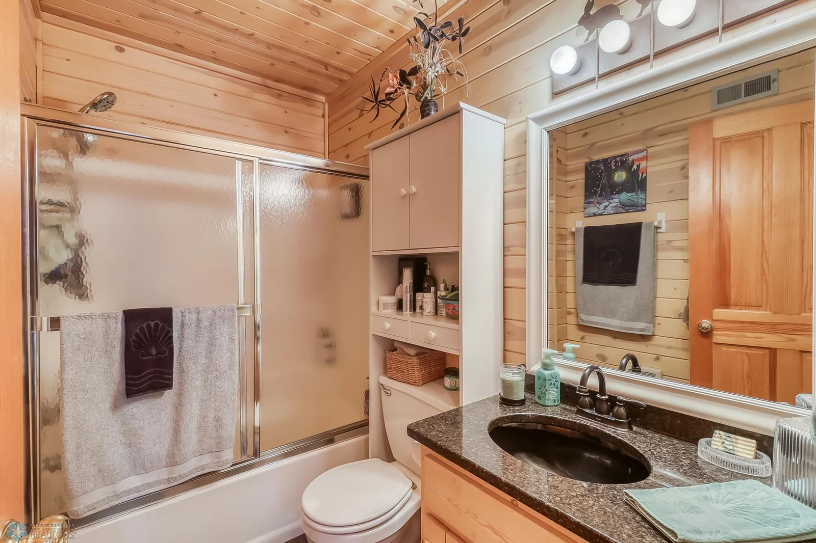 Bathroom1_1.jpg