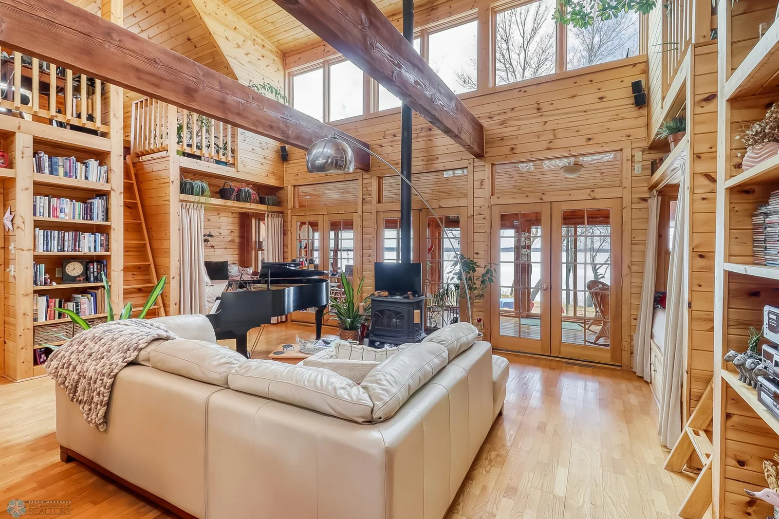 Living Area1_1.jpg