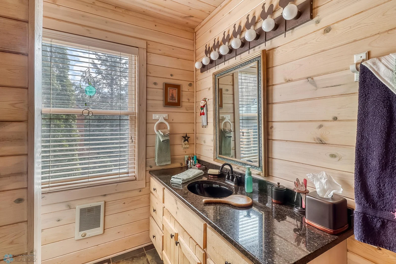 Master Bathroom1_1.jpg