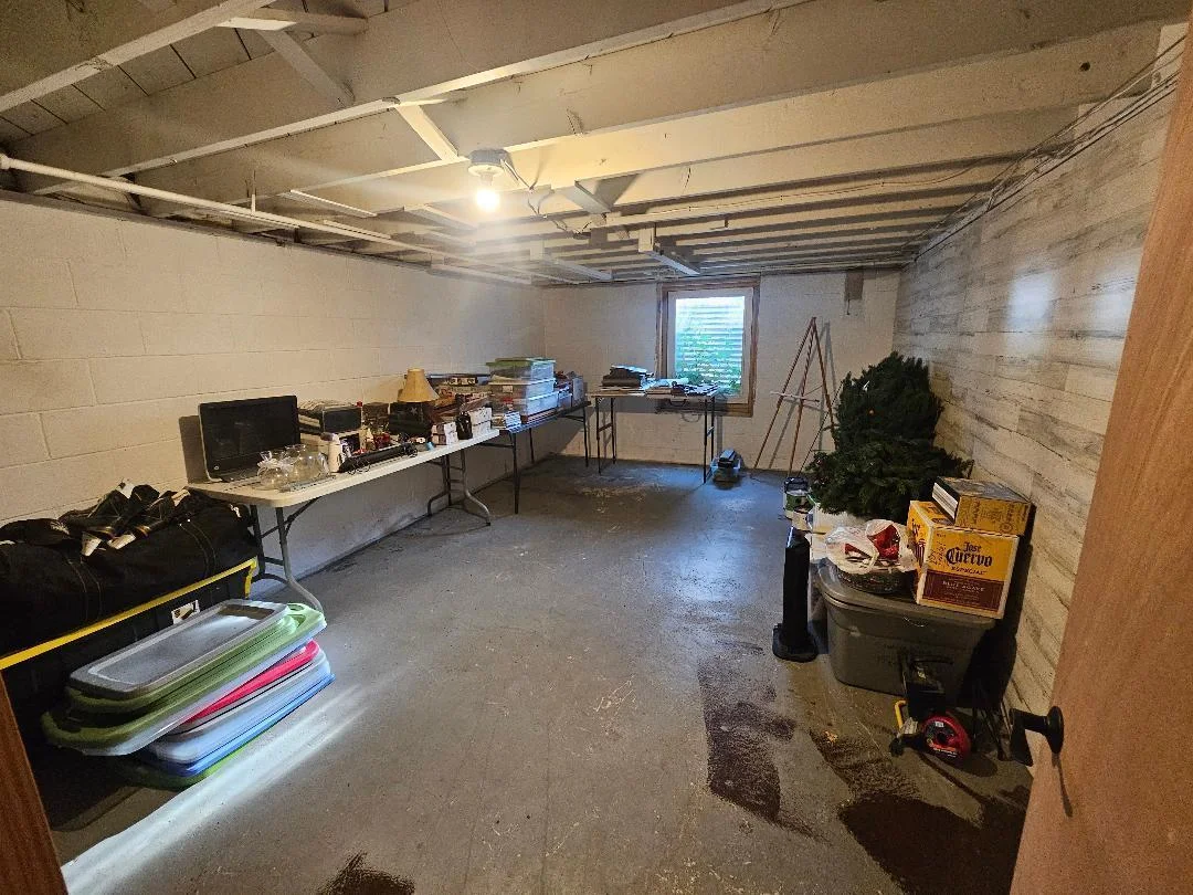 1174-basement room.jpg