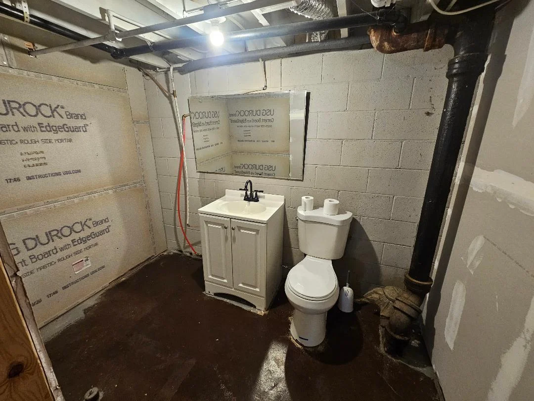 1174-half bath.jpg