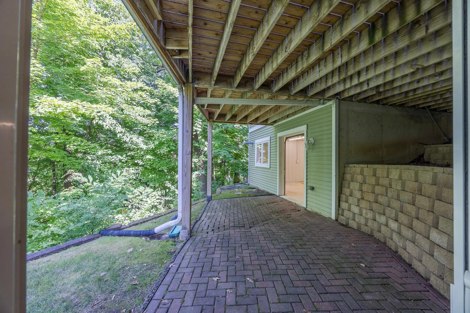 5108patio.jpg