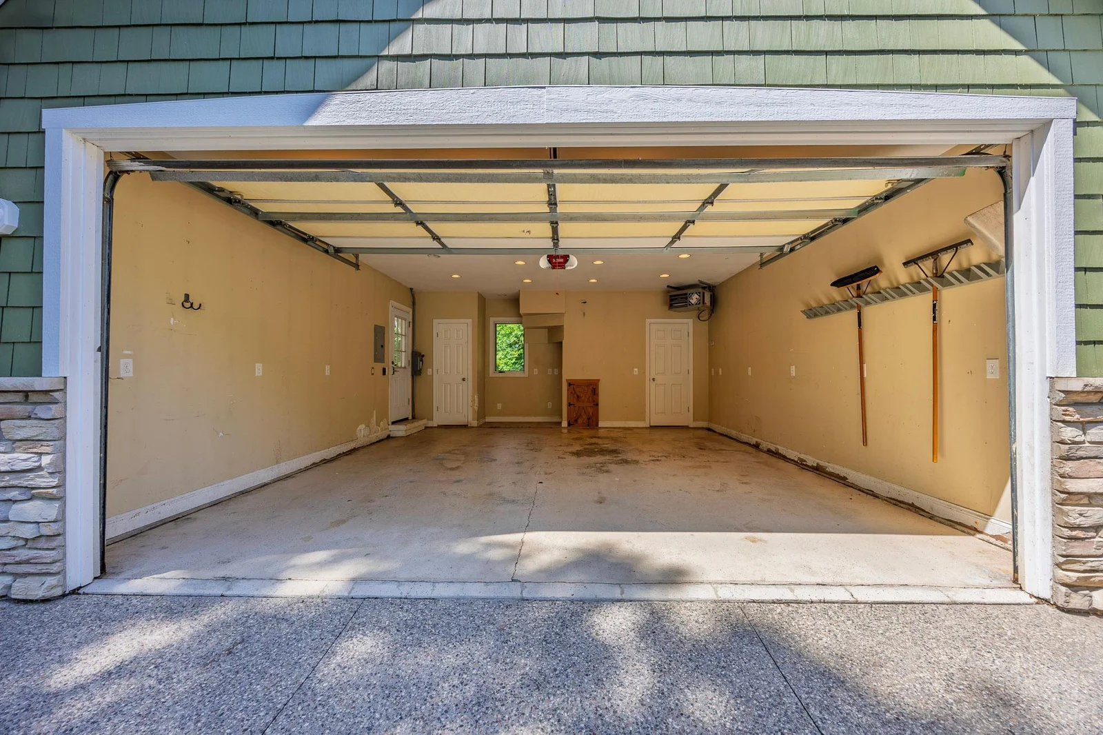 5108garage2.jpg