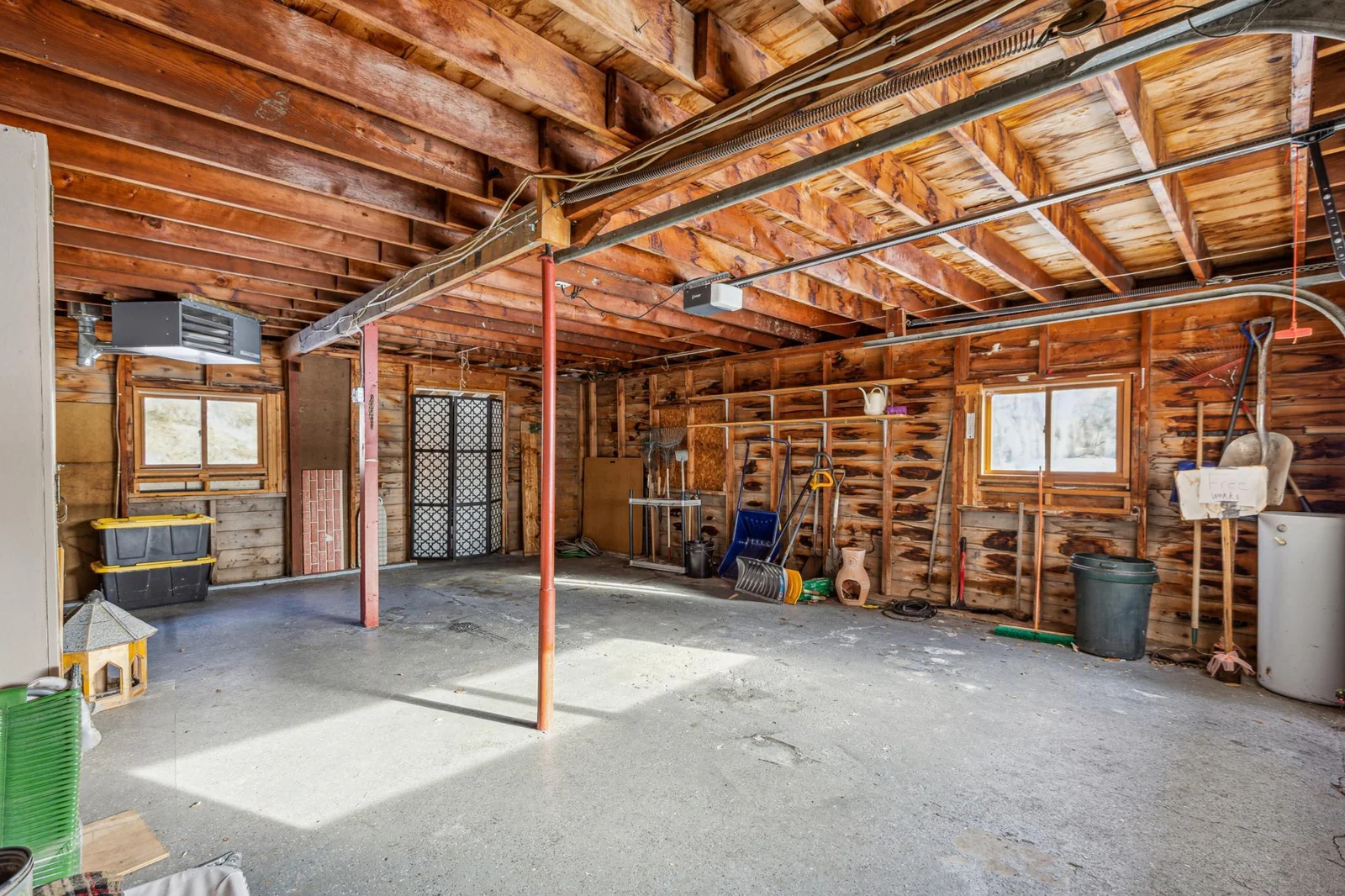 19_18_interior.jpg