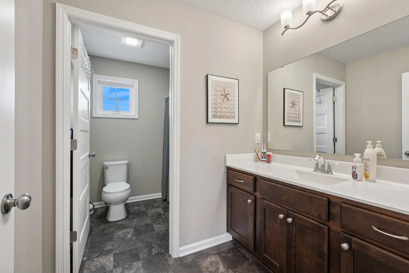Upper level full bath
