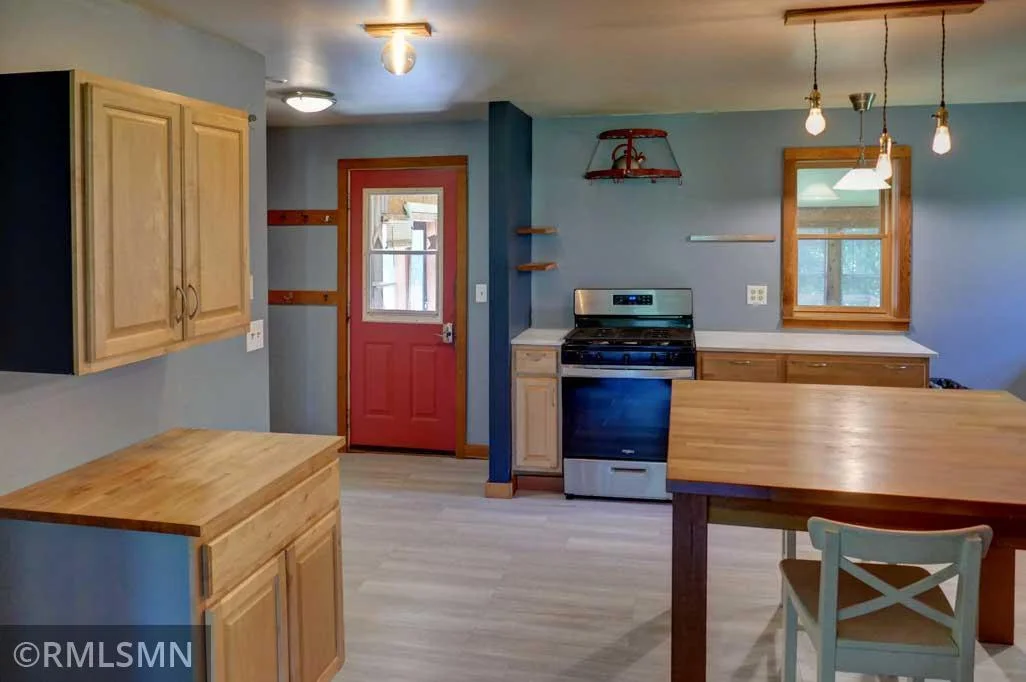 Main entry & kitchen.