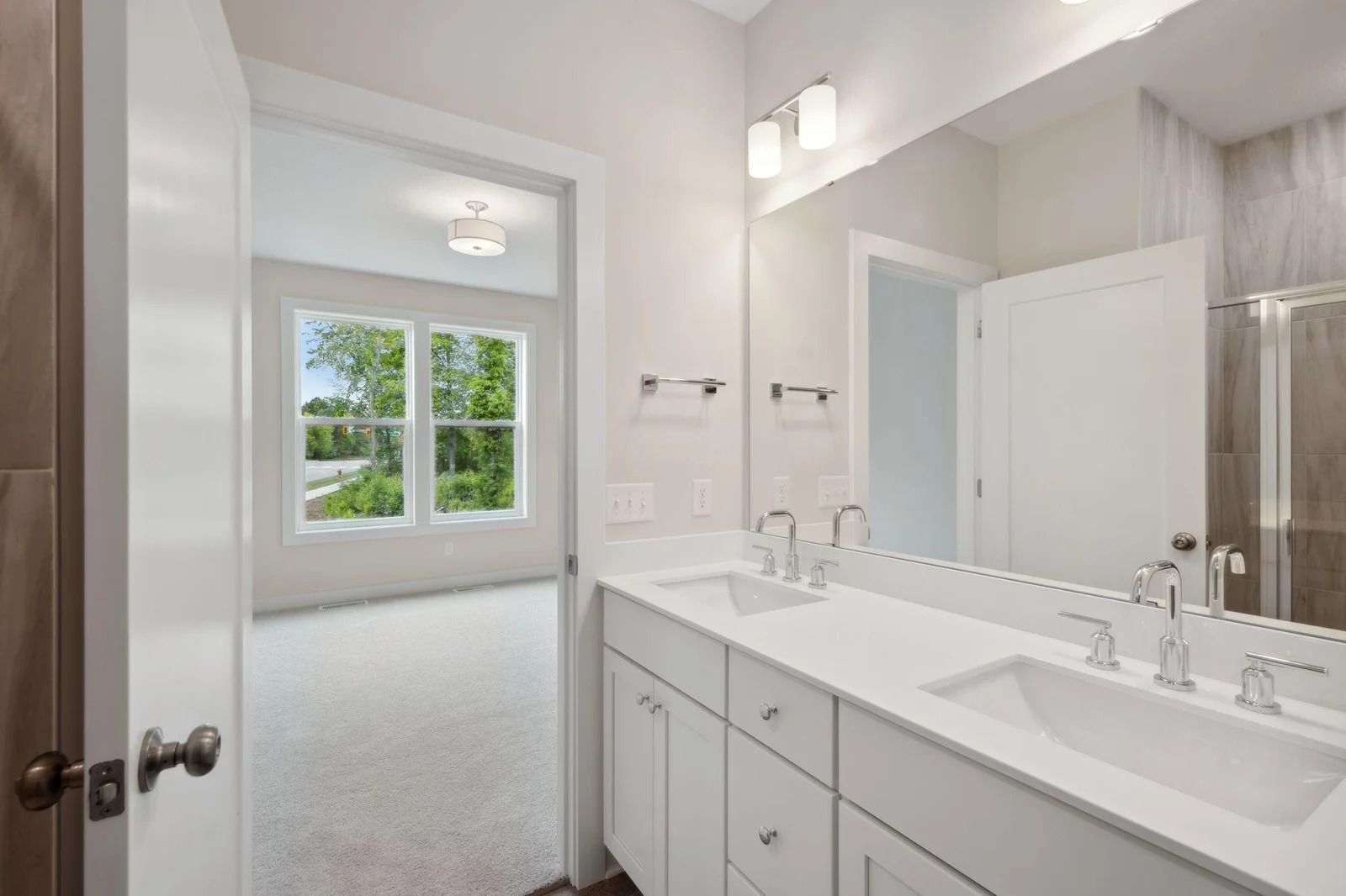 Owner's bathroom