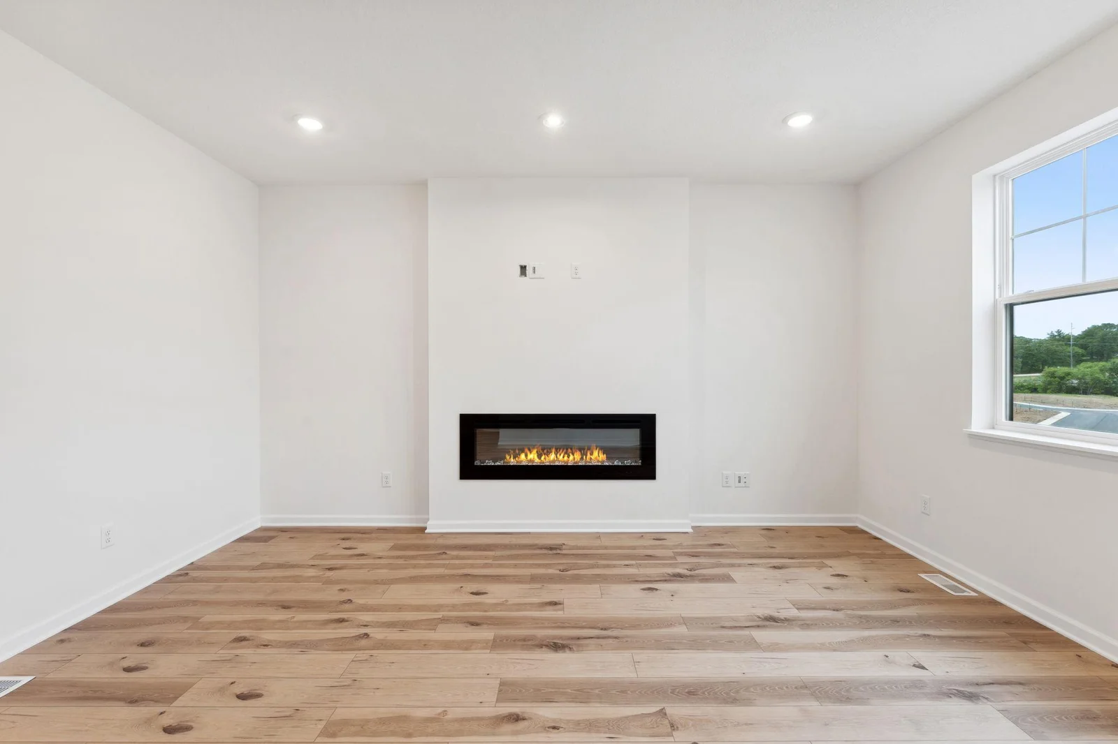 Family room & fireplace feature