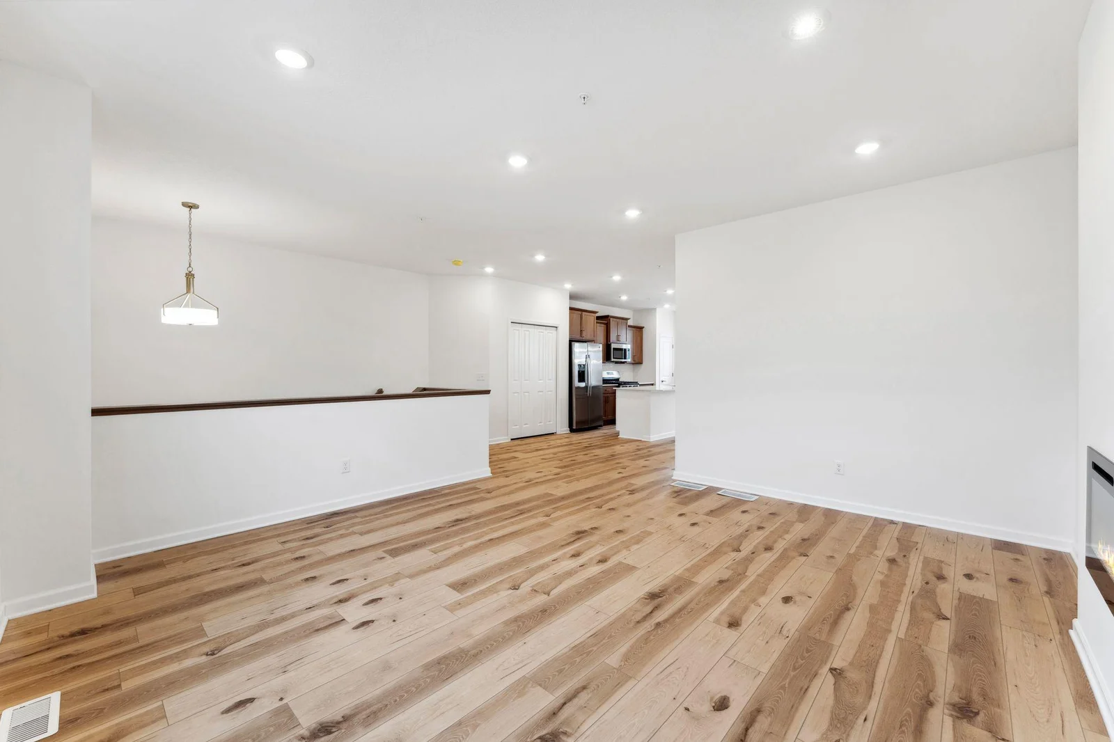 [L902-Z014]FamilyRoom.5.jpg