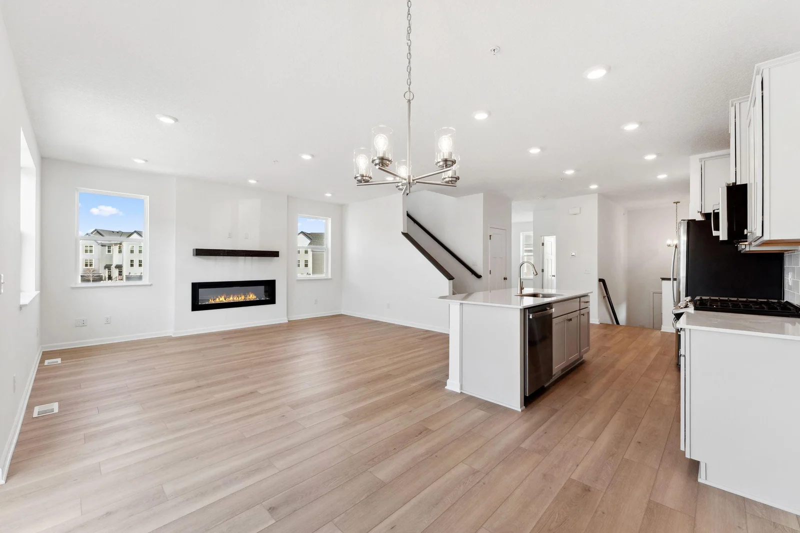 Main level, open plan - photo for illustrative purposes.