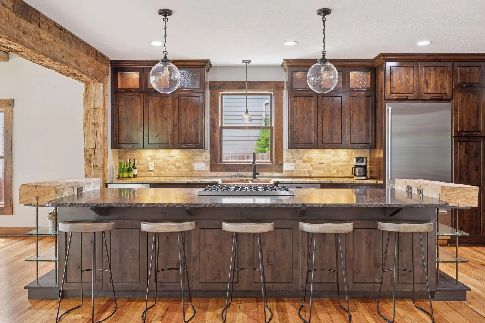 The kitchen, the heart of the home, does not disappoint.