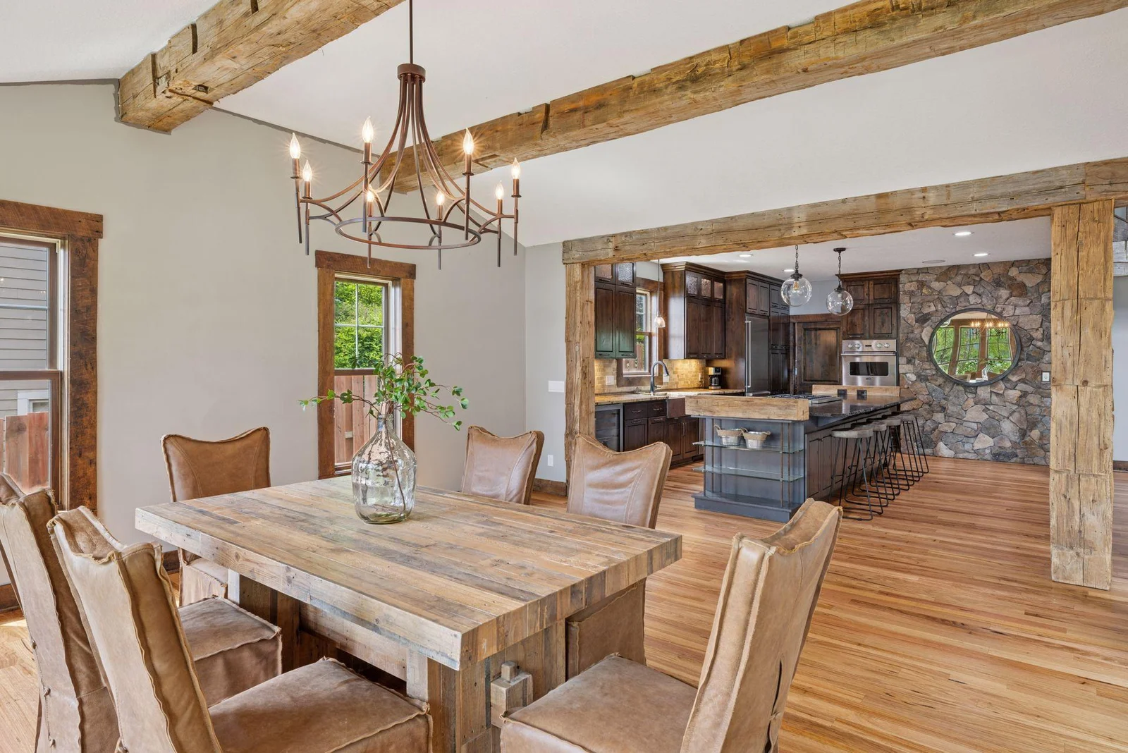 This open concept is great for everyday living, and also for those special occasions, parties and holidays.