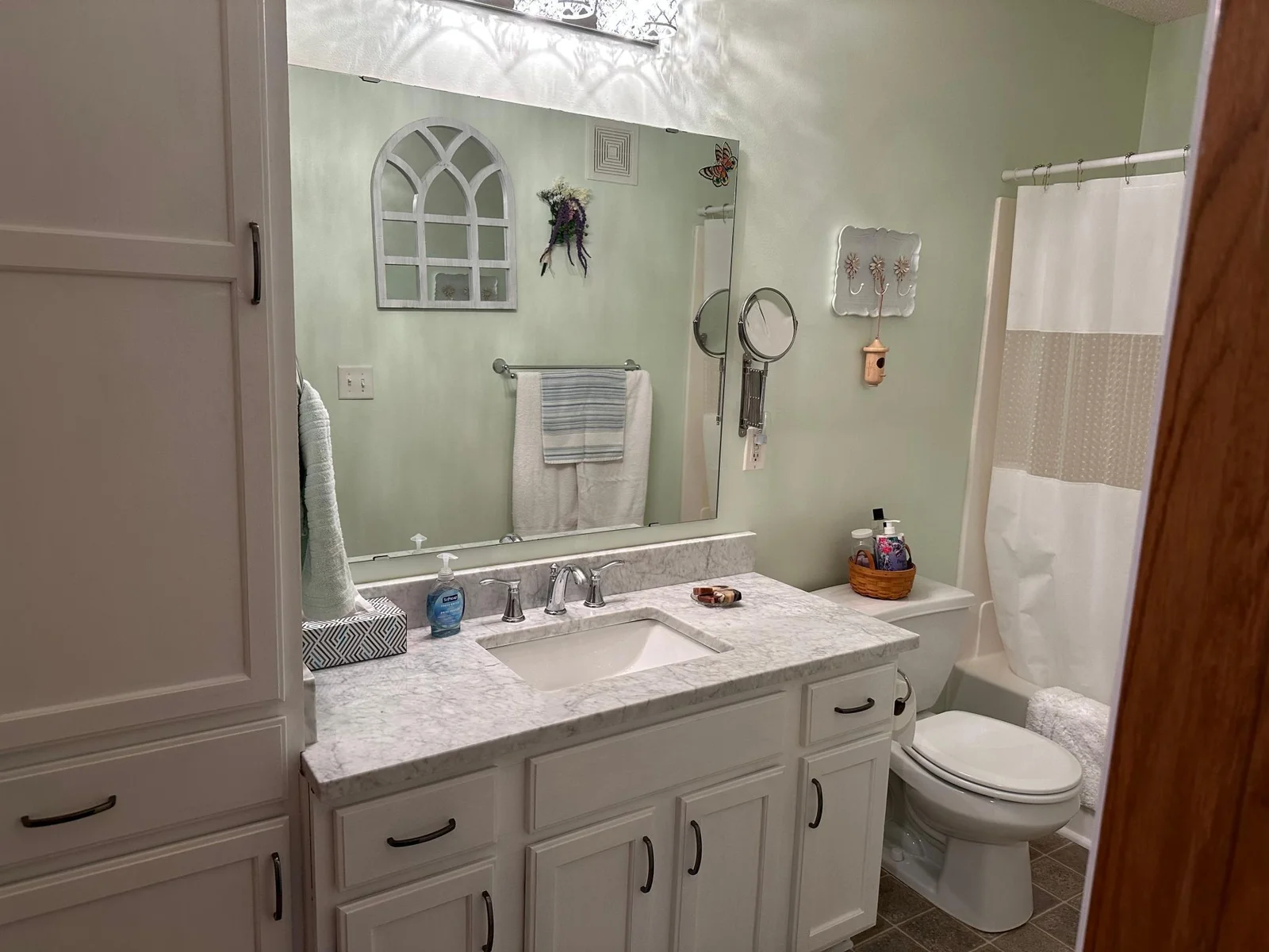 UPSTAIRS BATH