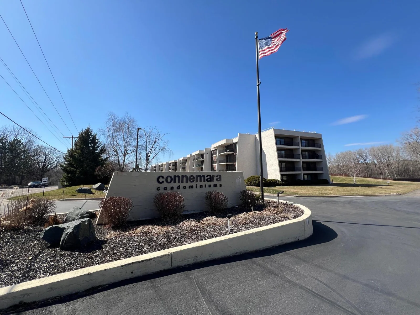 2485 Londin Lane, Maplewood