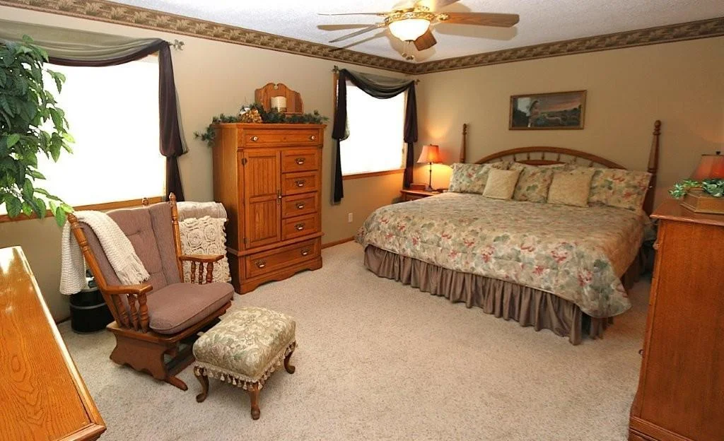 primary bedroom.jpg
