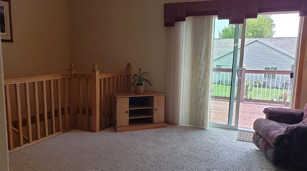 sitting room with deck.jpg
