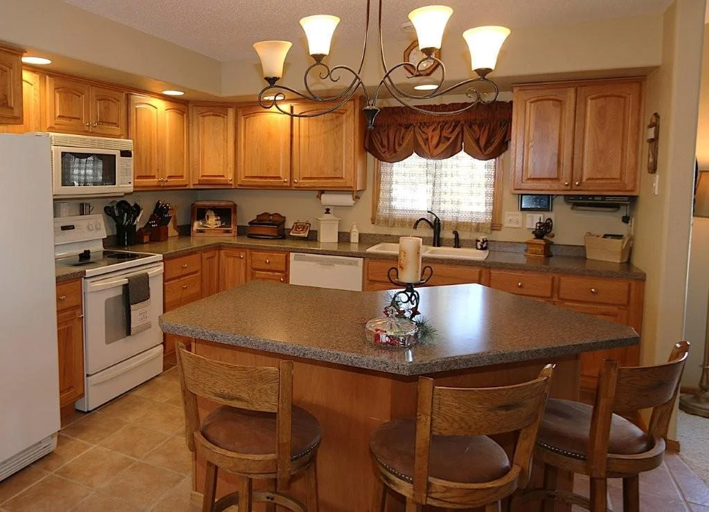 Kitchen island.jpg