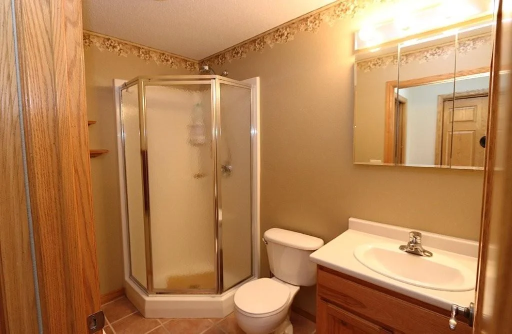 main level bath.jpg