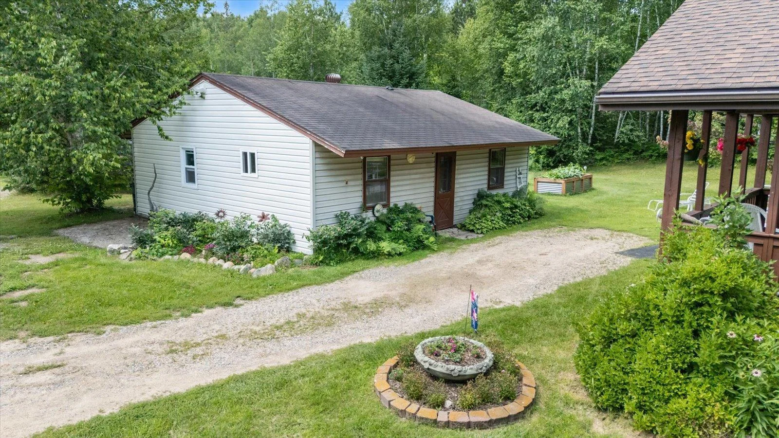 Heated bunkhouse bldg