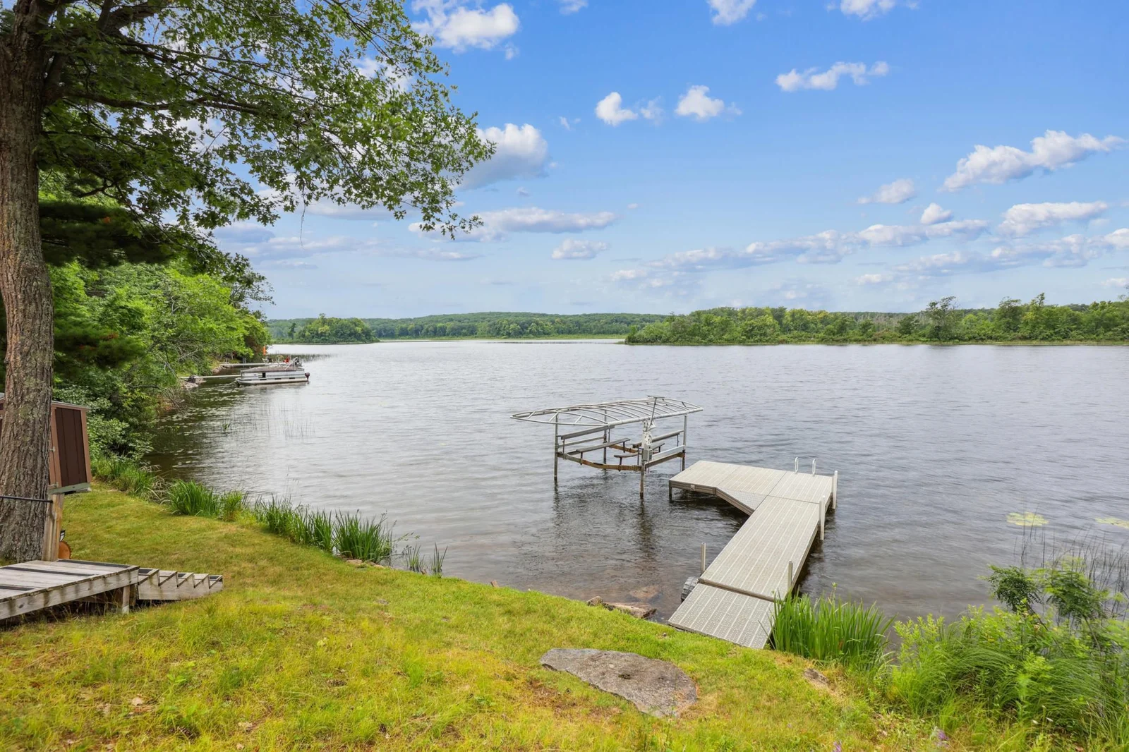 Dock & boat lift included