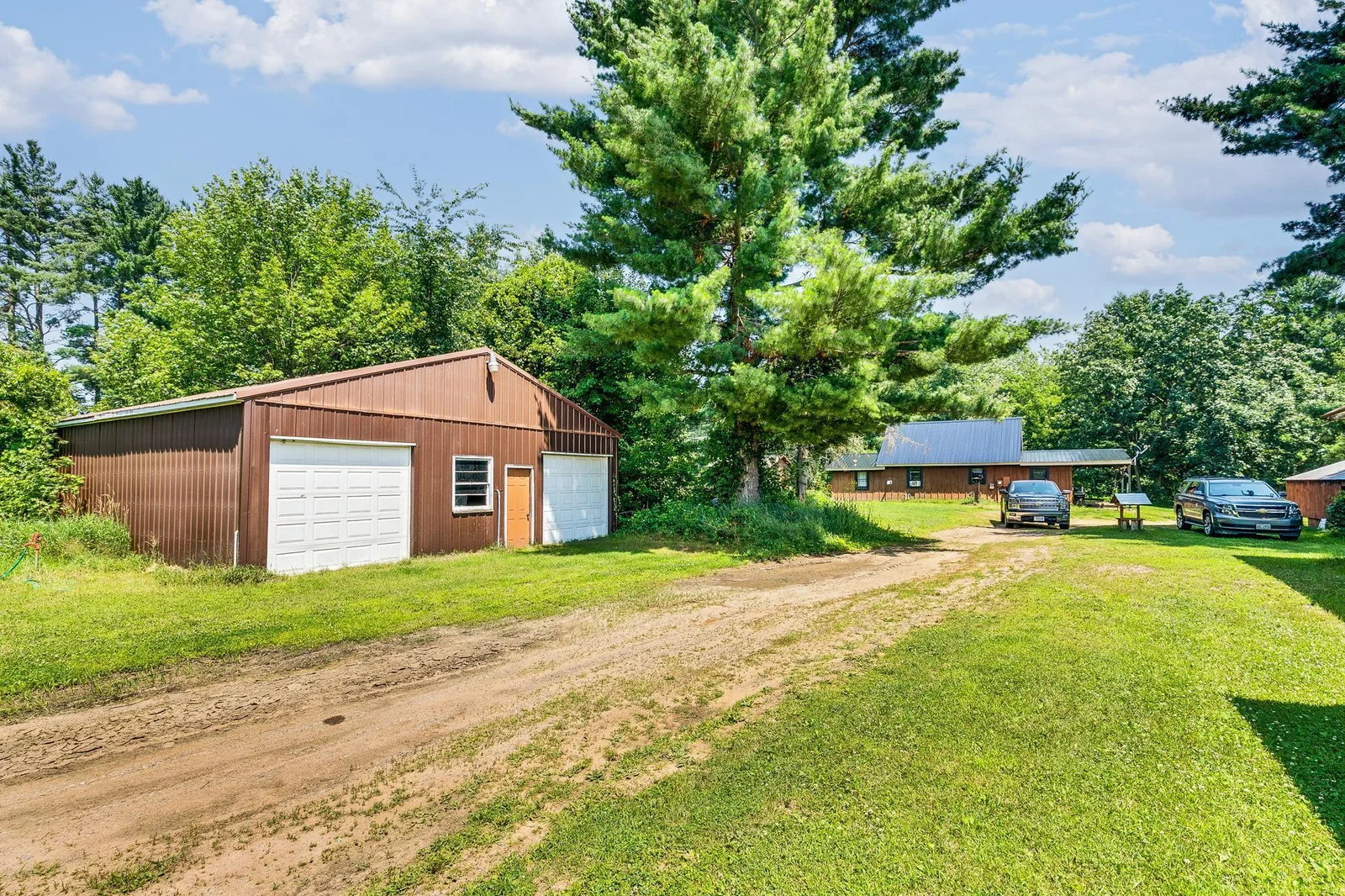 Large 31x32 garage/workshop