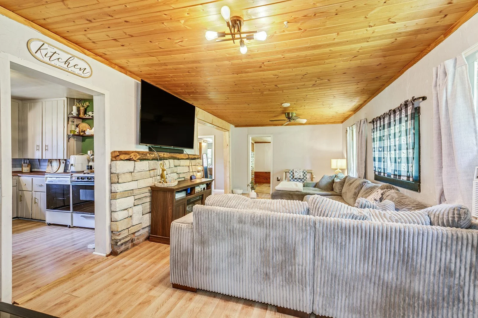 Spacious living room