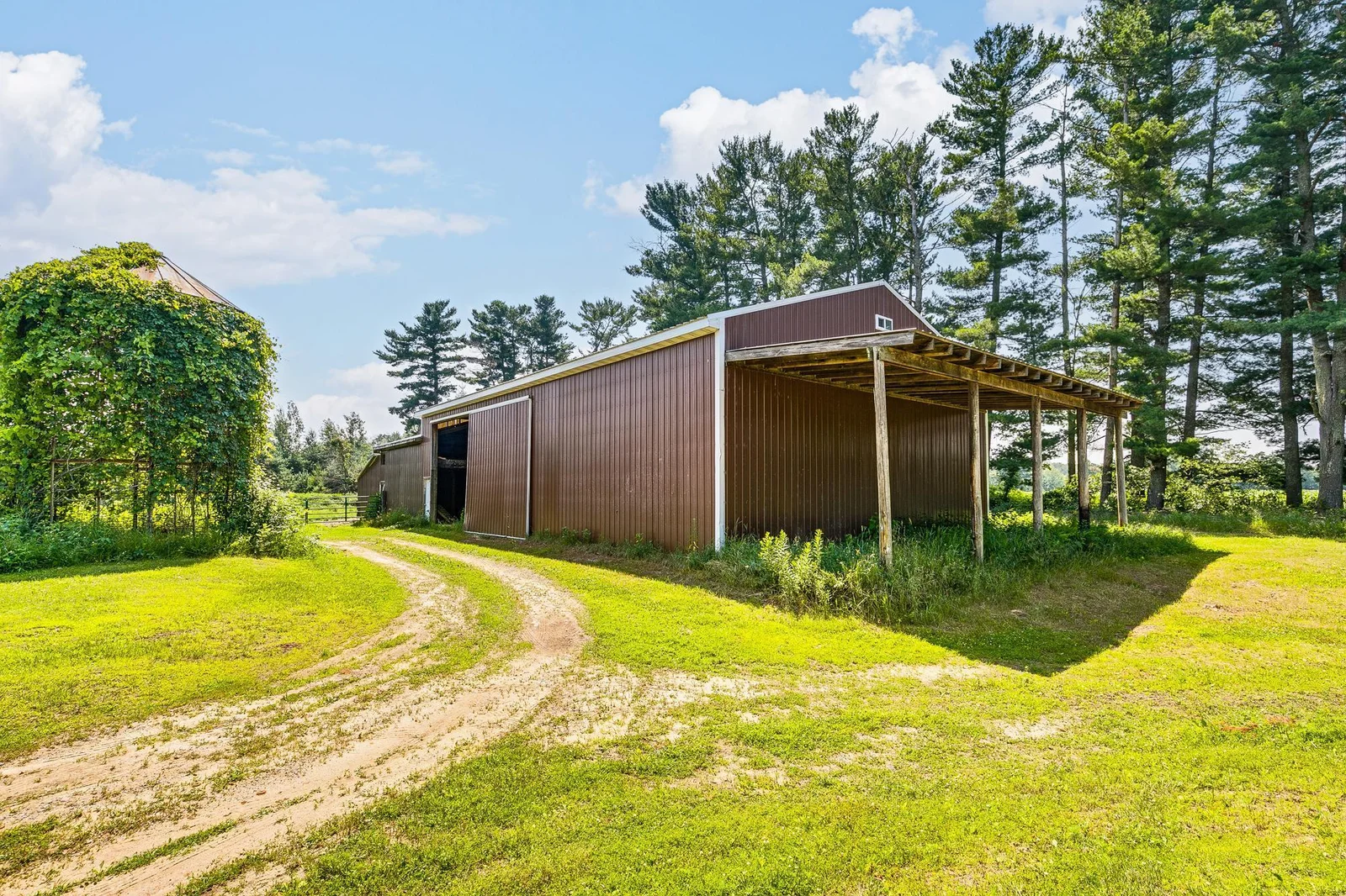 40x80 Horse/Pole Barn with concrete floor