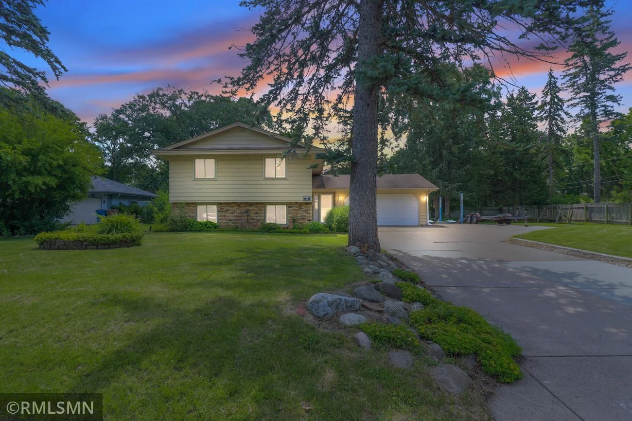 5733 Riverview Entry, Champlin