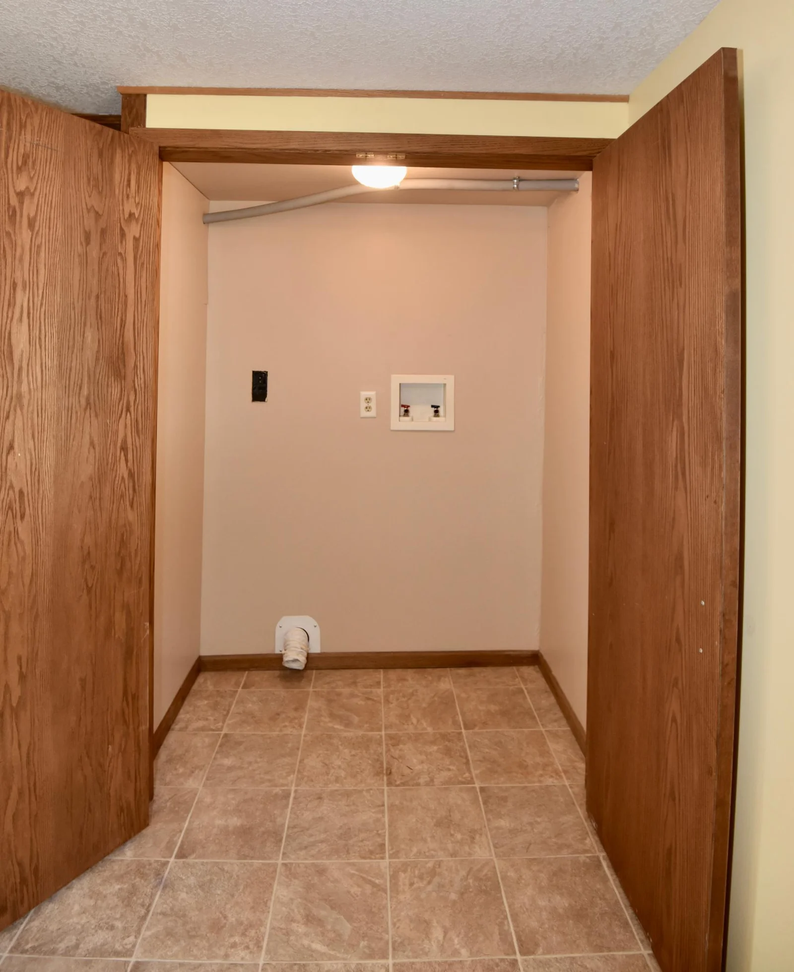 Electric washer/dryer hookups located on main level closet just off informal dinning room/kitchen area.