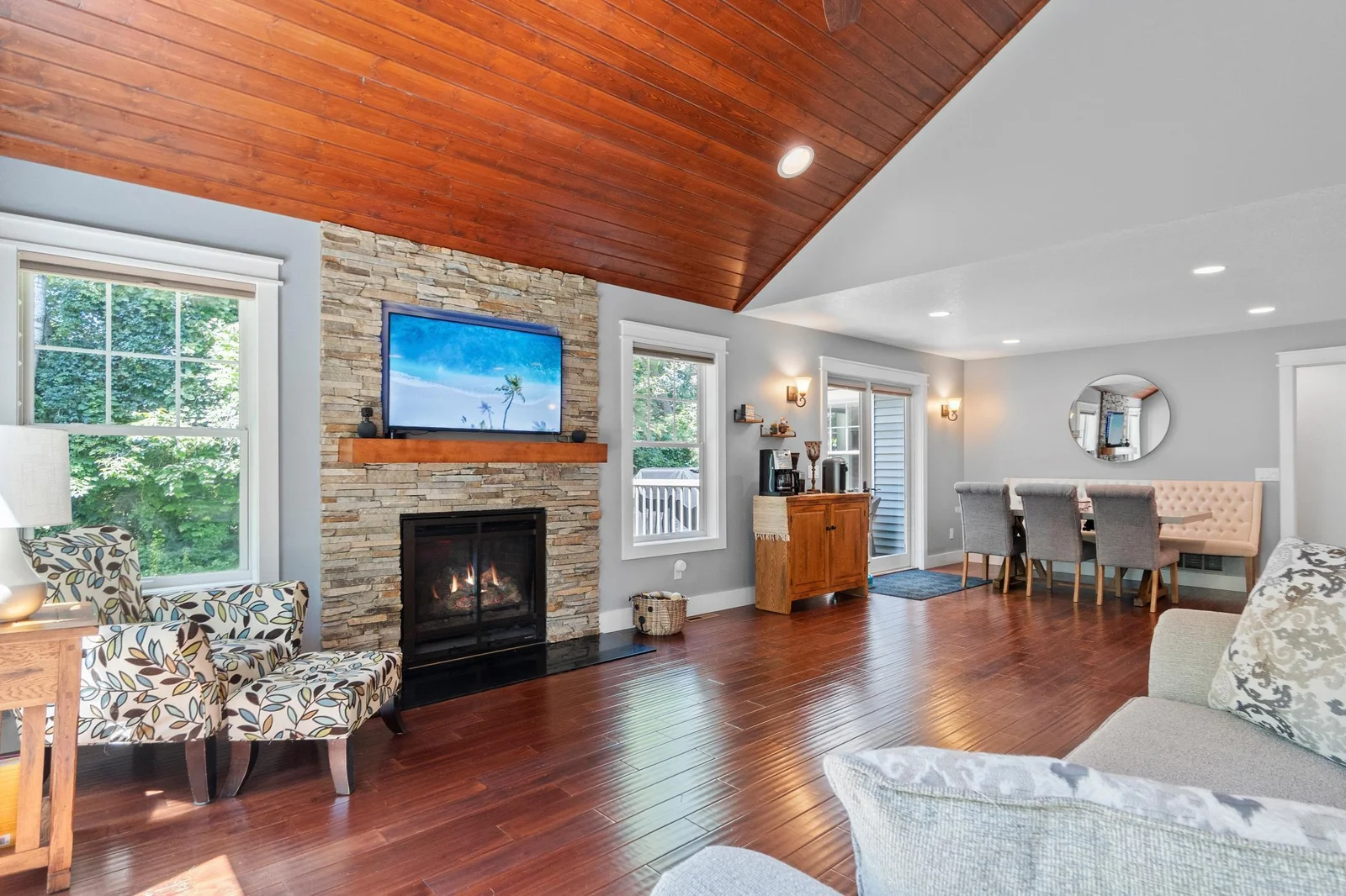 Living Room 2.JPG