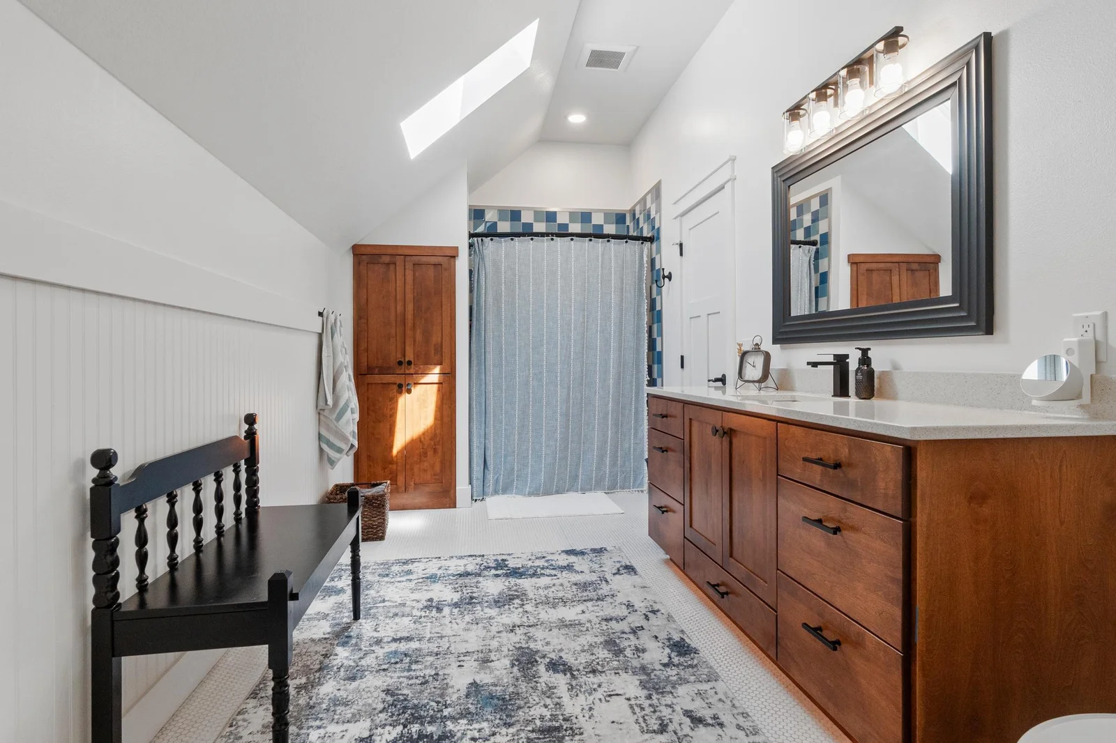 Upstairs Bathroom 2.JPG