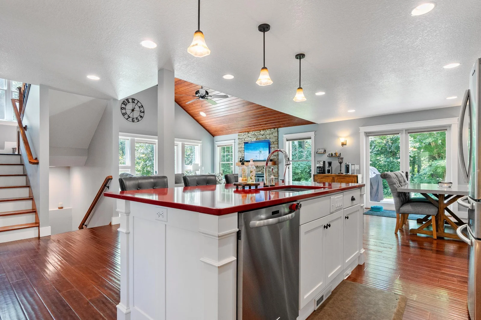 Kitchen 3.JPG