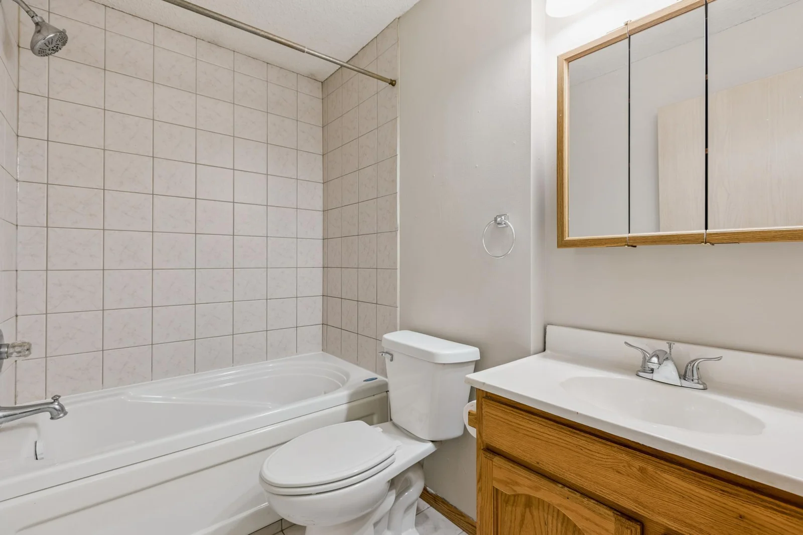 Upper level full bathroom