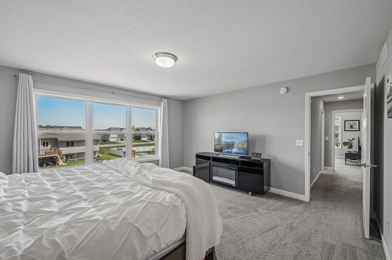 Large primary bedroom