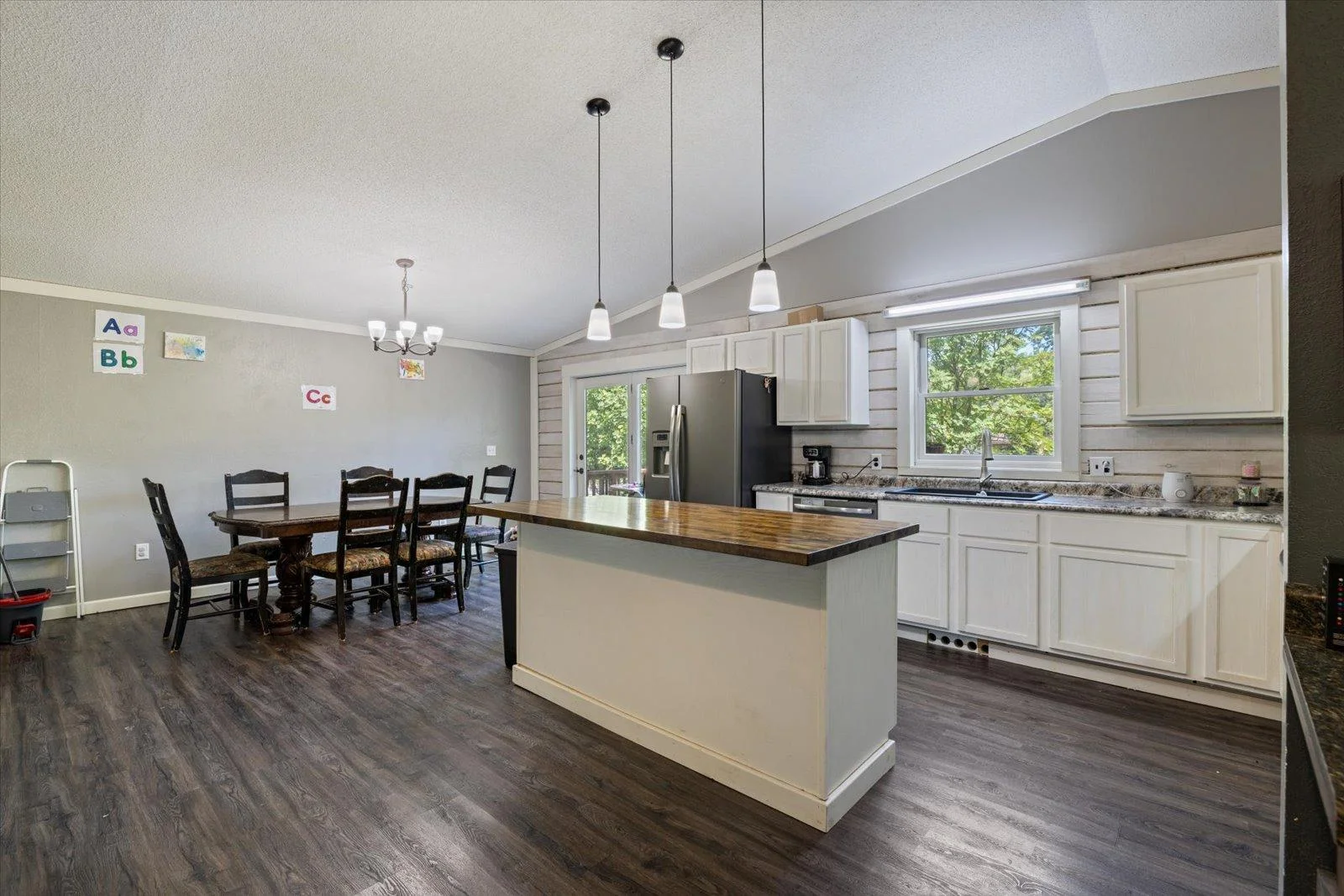 Kitchen/Dining