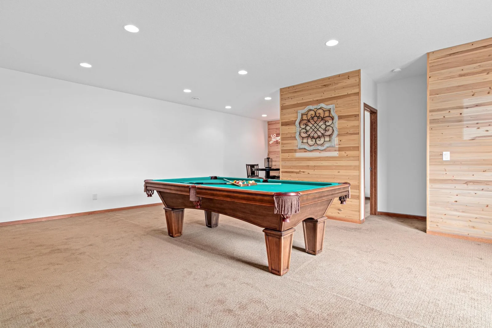 family.billards.jpg