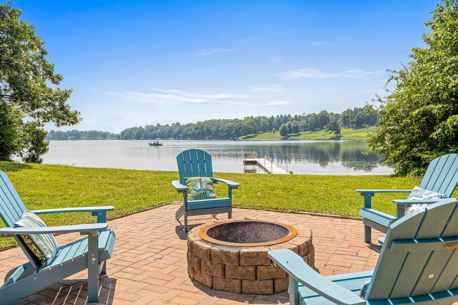 lakeside view.jpg