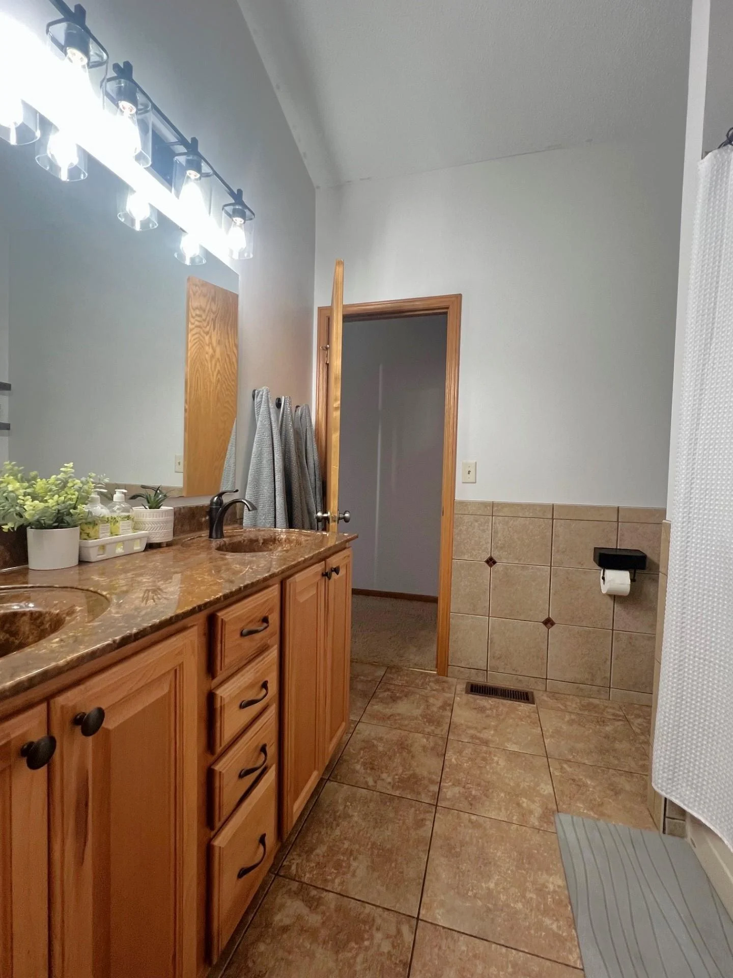 Upper Level Bathroom