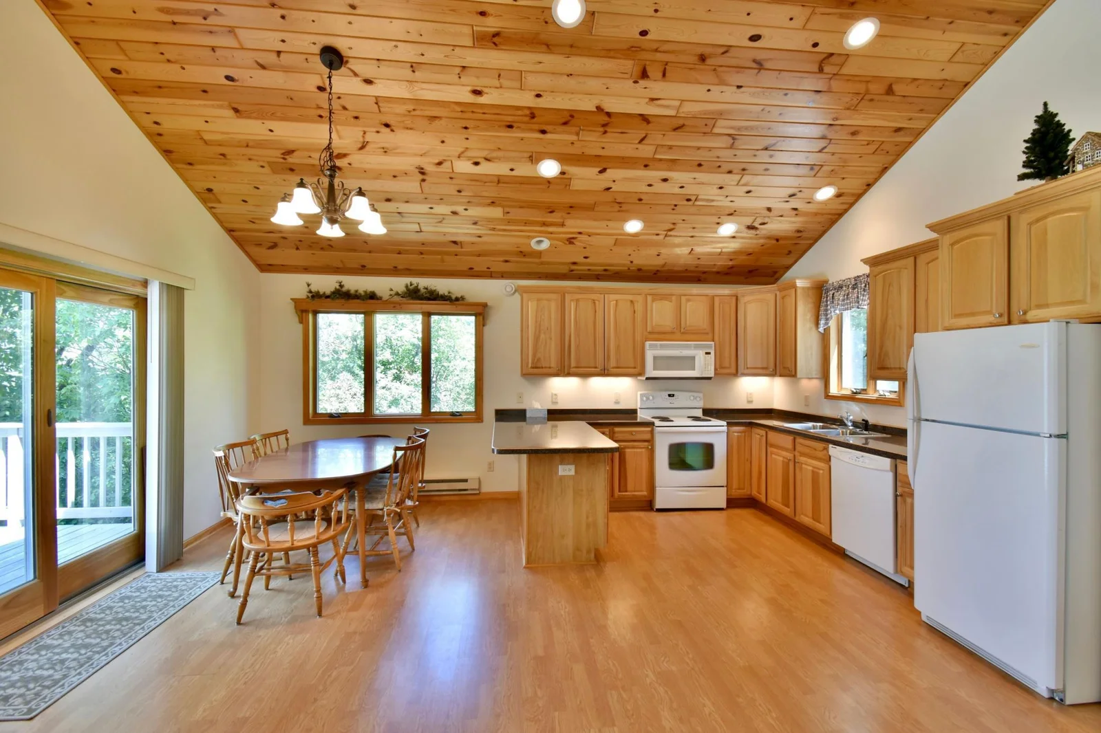 Neal - Charlotte Lake Home - 14.jpg