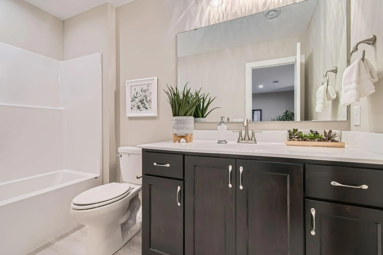 7317 Agate Trl - Web Quality - 025 - 26 Lower Level Bathroom.jpg