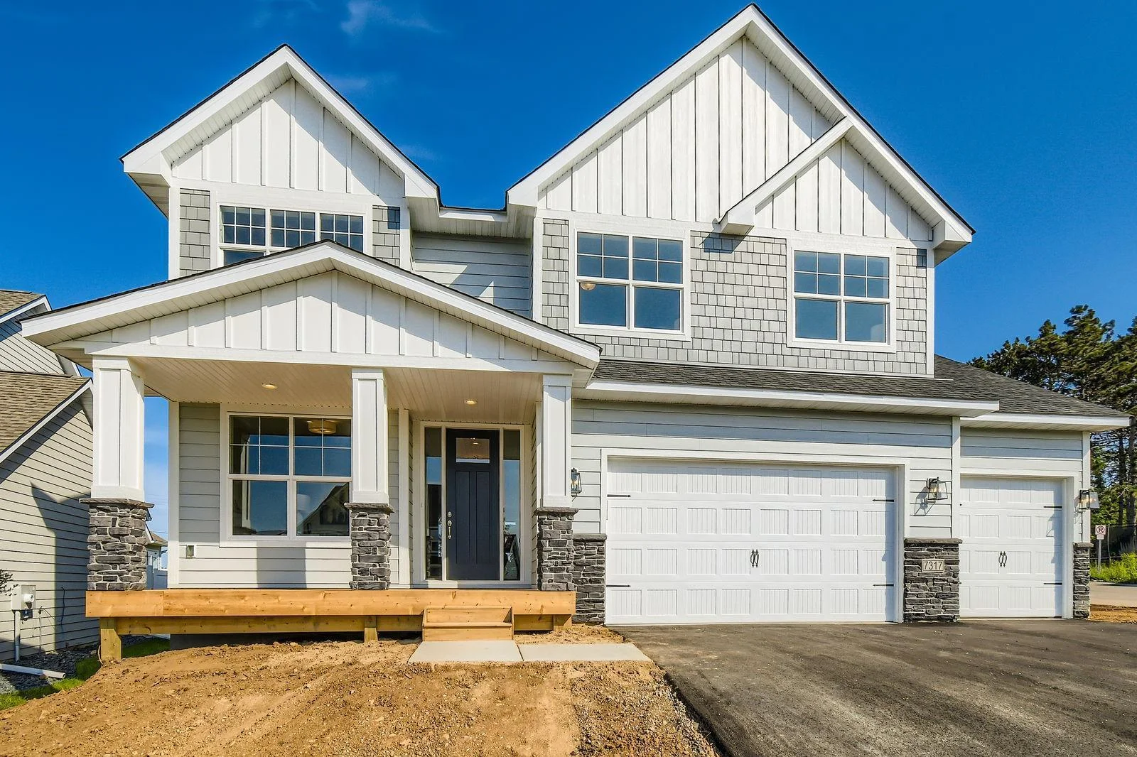 13722 Arrowhead Way, Rosemount