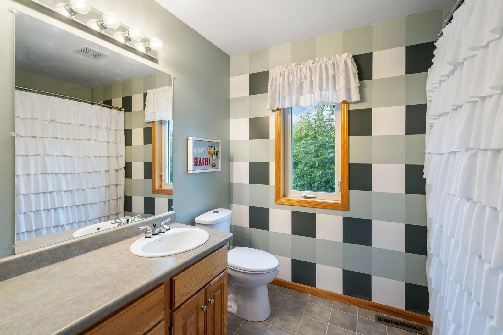 Full upstairs bathroom