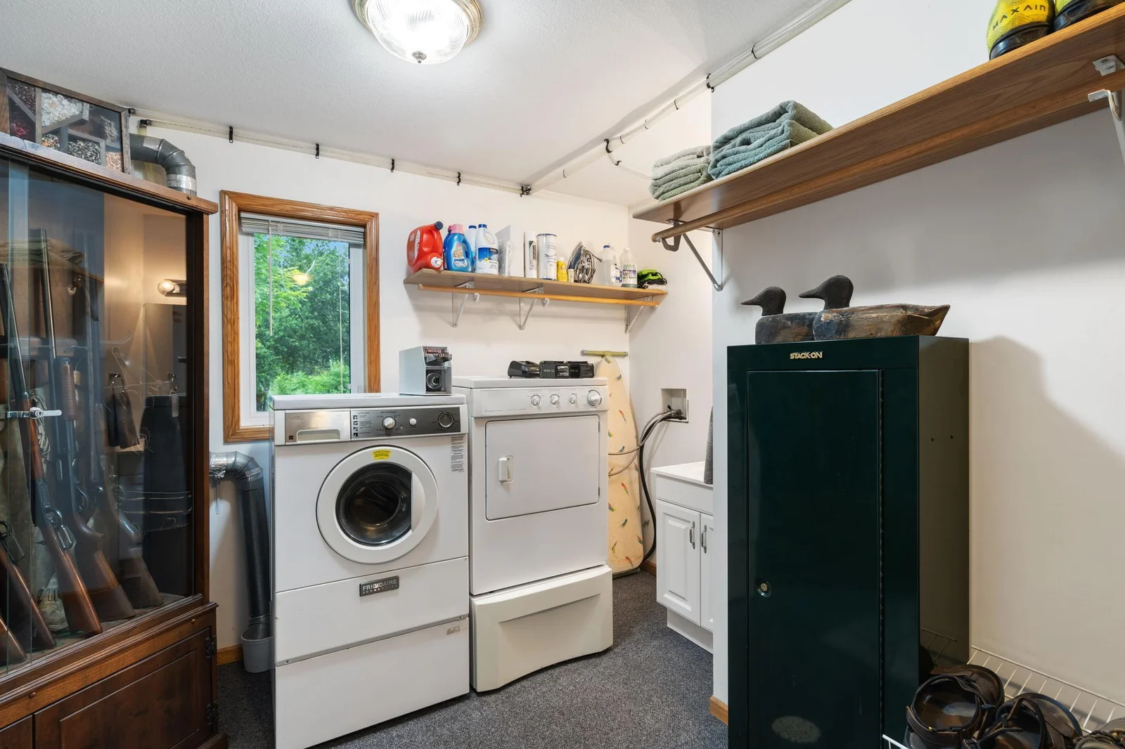 Laundry, mudroom, 3/4 bath