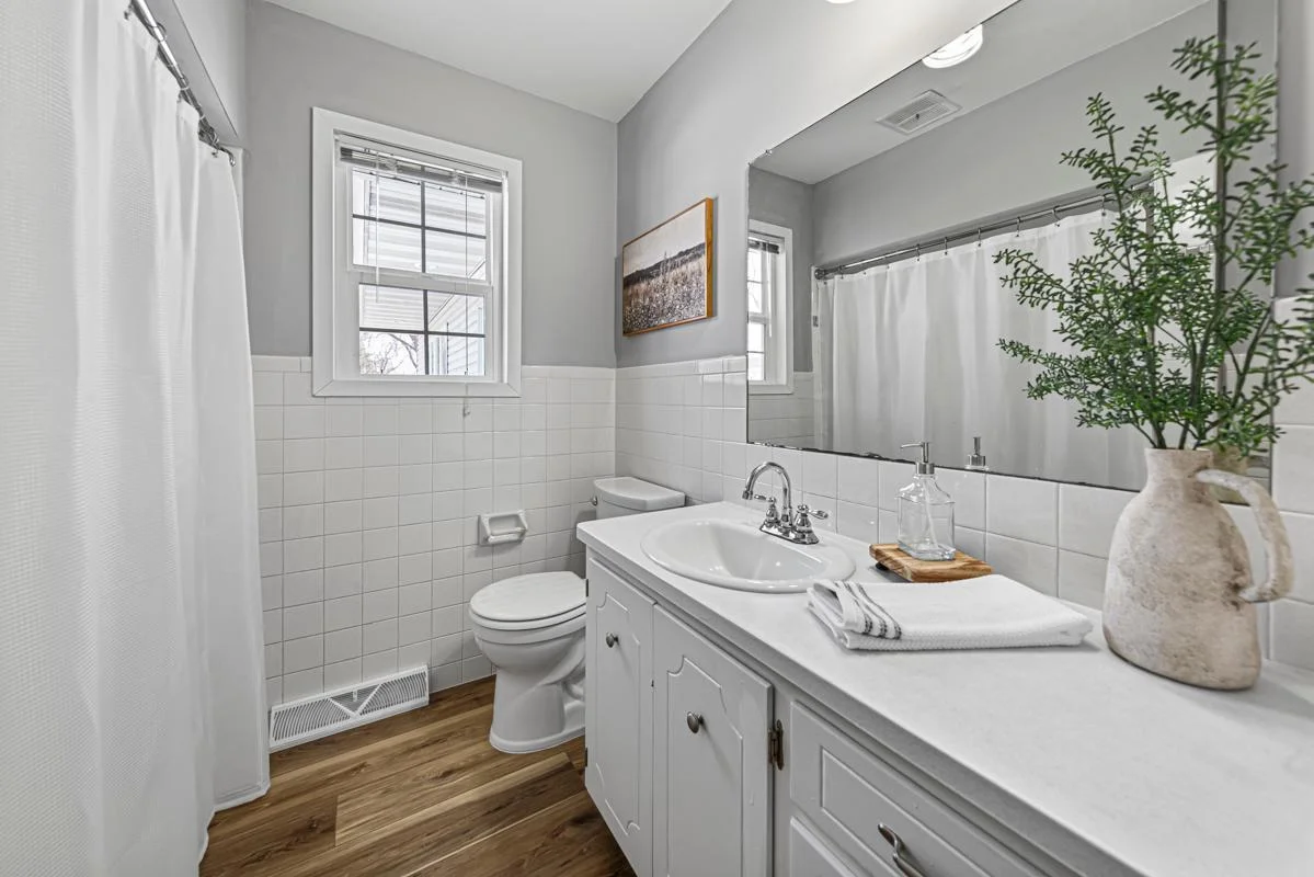 42 Bathroom.jpg